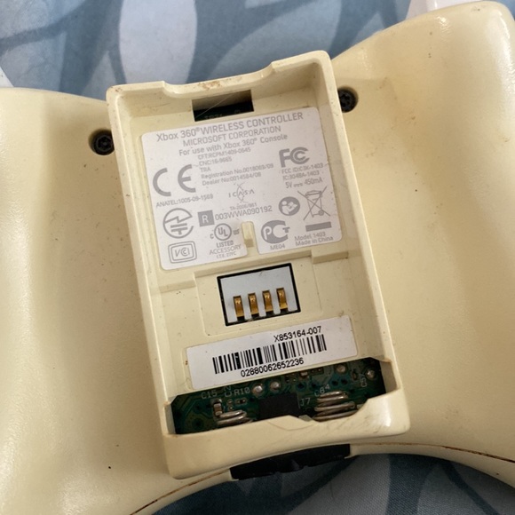 Xbox360 controller SOLD AS IS - Picture 5 of 7